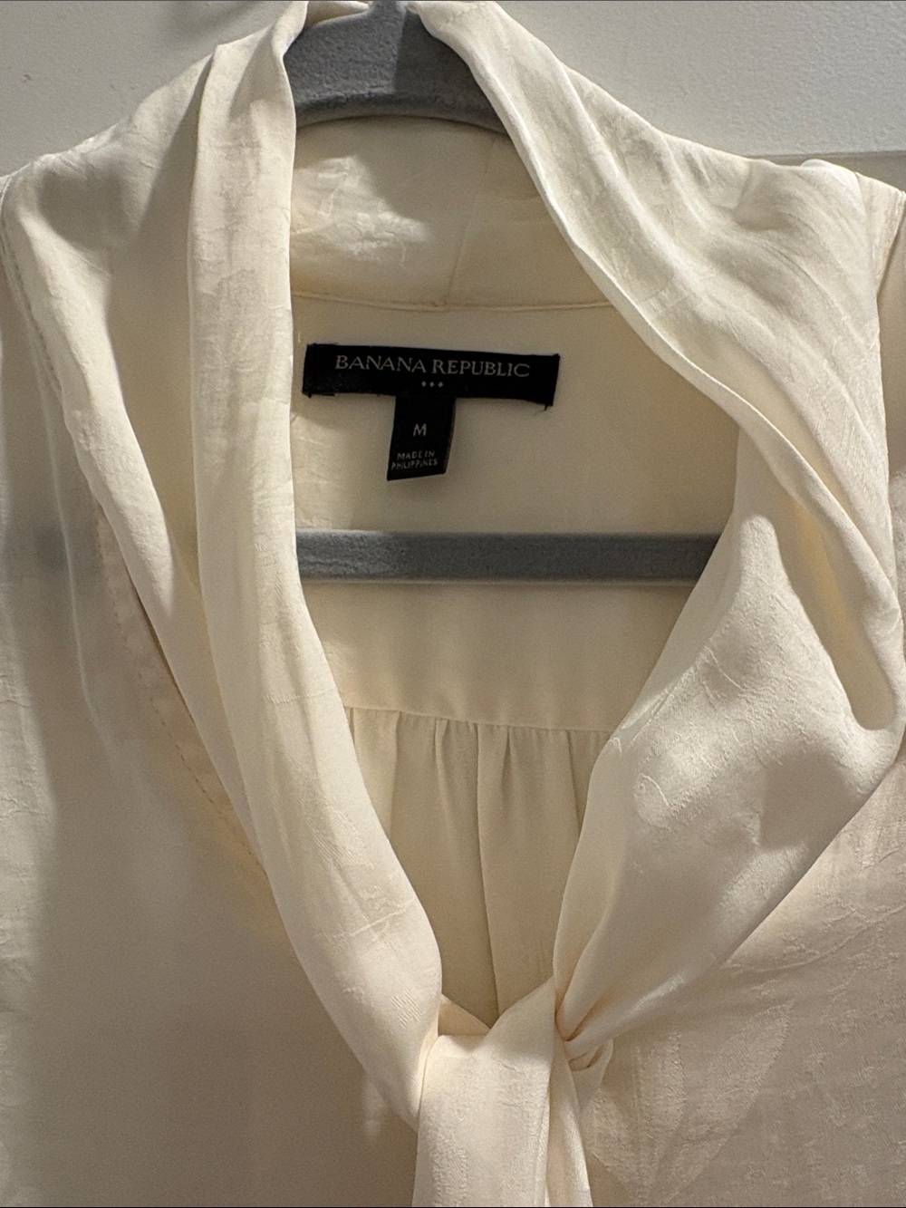 Banana Republic Ivory Tie-Neck Blouse - Lightweight Women's Top - Picture 5 of 7